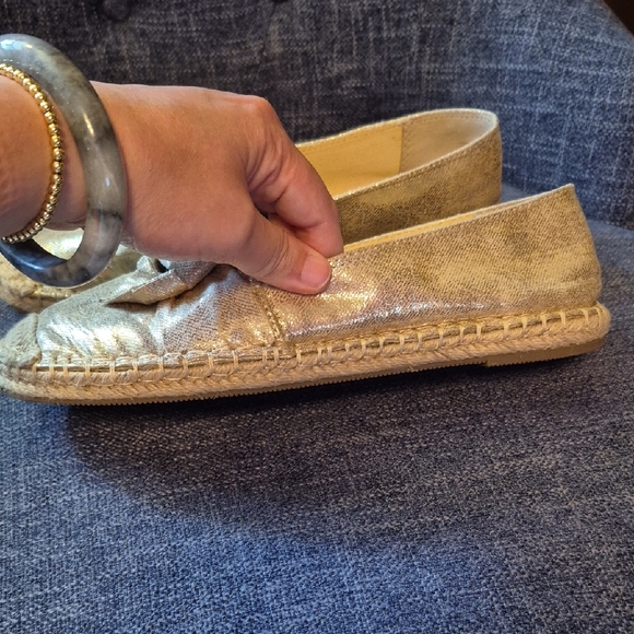 Bandolino Metallic Gold Flats with Bow - Picture 7 of 10
